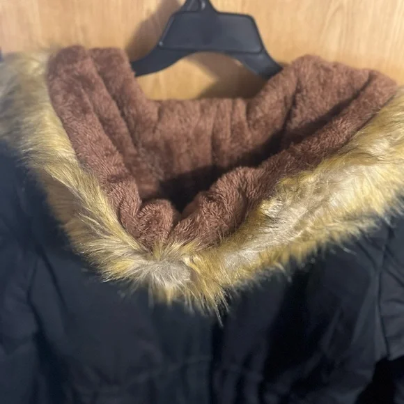 Women's Black Parka with Faux Fur Trim - Picture 8 of 12